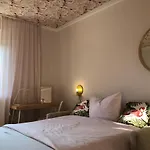 Altstadt Naehe 7 Min Fussweg Ueber Alte Mainbruecke Zu Mit Balkon & Garten, Ideal For Long Stay, Relocation 게스트하우스