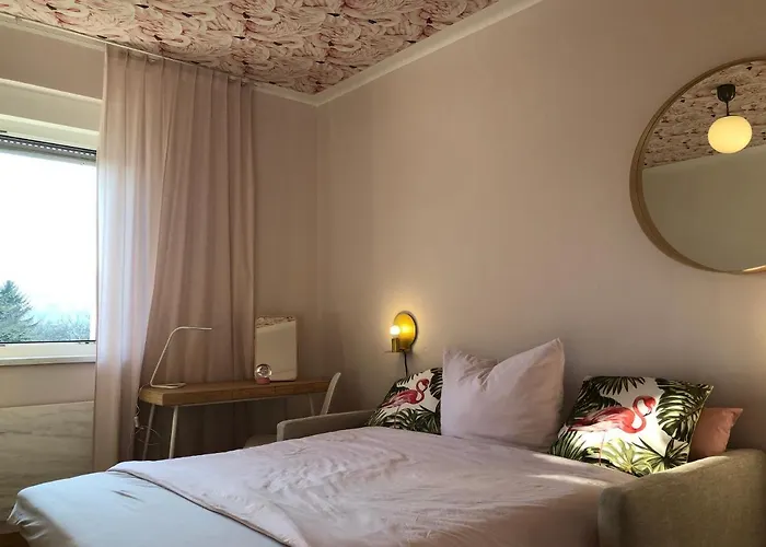 Altstadt Naehe 7 Min Fussweg Ueber Alte Mainbruecke Zu Mit Balkon & Garten, Ideal For Long Stay, Relocation Πανσιόν