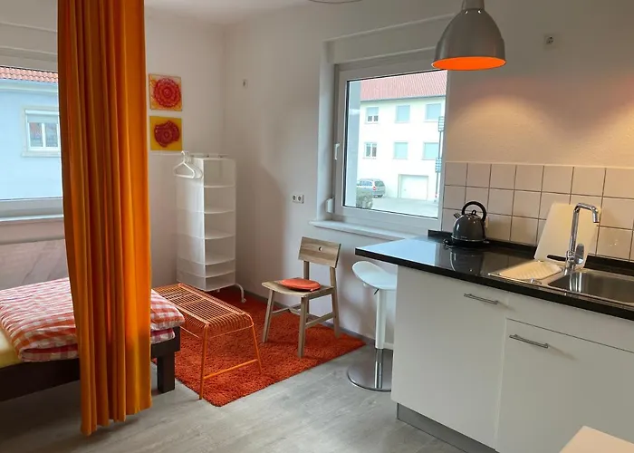 Altstadt Naehe 7 Min Fussweg Ueber Alte Mainbruecke Zu Mit Balkon & Garten, Ideal For Long Stay, Relocation Πανσιόν *