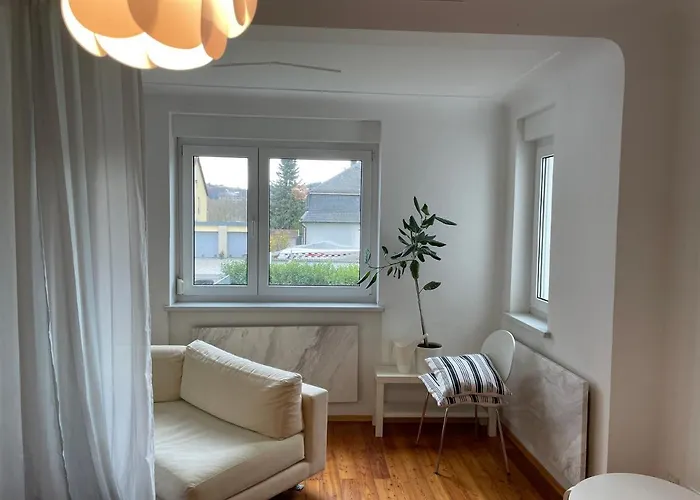 Πανσιόν Altstadt Naehe 7 Min Fussweg Ueber Alte Mainbruecke Zu Mit Balkon & Garten, Ideal For Long Stay, Relocation *