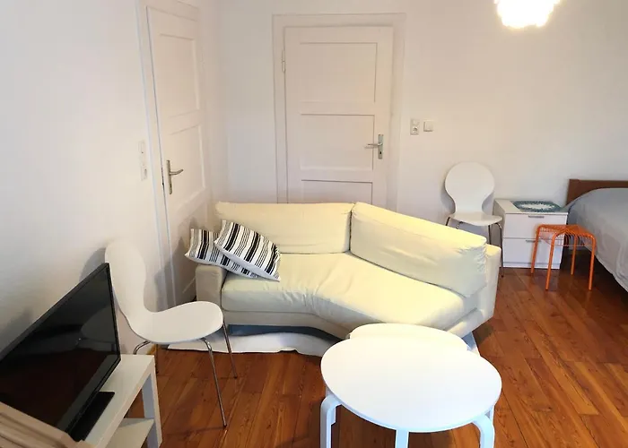 Πανσιόν Altstadt Naehe 7 Min Fussweg Ueber Alte Mainbruecke Zu Mit Balkon & Garten, Ideal For Long Stay, Relocation